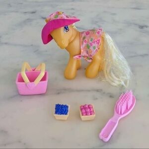 Vintage 2000s Hasbro My Little Pony BERRY PICKIN FUN with BUTTERSCOTCH.
